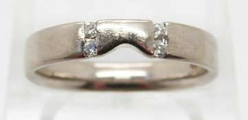 An 18ct white gold ring set with diamonds,