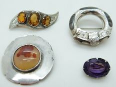 A collection of brooches including Victorian set with agate,