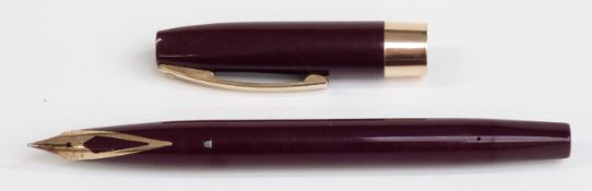 Sheaffer Imperial fountain pen with burgundy barrel and cap, yellow metal fittings and 14K gold nib,