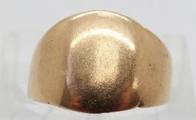 An 18ct gold signet ring, 4.