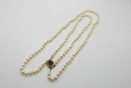 A double strand pearl necklace,