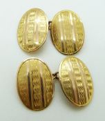 A pair of 9ct gold cufflinks, 2.