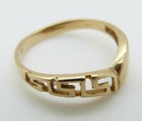 A 14ct gold ring in Greek key design, size M, 1.