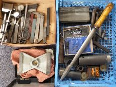 Quantity of machine shop tools including micometers, dial gauges, centre finder, level,