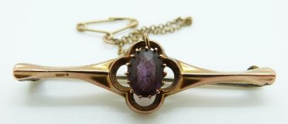 A 9ct gold brooch set with an amethyst, 2.7g, L4.