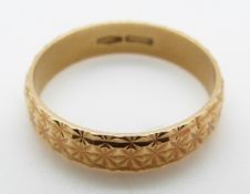 An 18ct gold ring/ wedding band with cut out design , size M, 2.