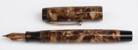 Parker Duofold fountain pen with marbled brown barrel and cap, gold plated clip and 14K gold nib,