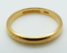 A 22ct gold ring / wedding band, size V, 5.