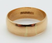 A 22ct gold wedding band / ring, size O, 5.