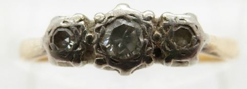 An 18ct gold ring set with three diamonds in a platinum setting,