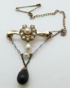 A 15ct gold brooch set with pearls and drop section set with a seed in a horse shoe shape, 3.