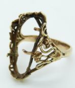 A 9ct gold ring setting with vine leaf and grape decoration to the shoulders, size T, 5.