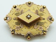 Victorian 9ct gold brooch with applied foliate decoration and a pearl to the centre,