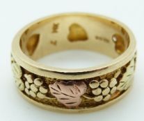A 14ct gold ring with bi-coloured vine decoration, size M, 5.