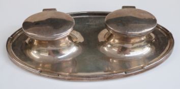 George V hallmarked silver double inkwell/ stand, Birmingham 1909 maker A & T Zimmerman Ltd,