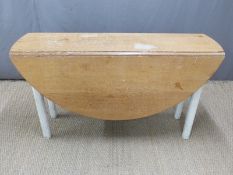 Large drop-leaf oak-topped table L137 x W138 (max) / 42 (min) x H75cm