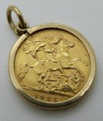 A 1925 gold half sovereign in a 9ct gold clip mount, 5.