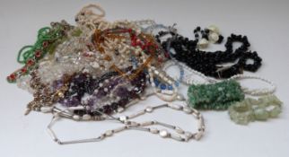 A quantity of necklaces to include amethyst, quartz, 1950s, Art Deco, pearl,
