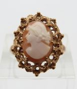 A 9ct gold ring set with a cameo,