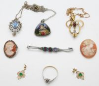 A 9ct gold Edwardian pendant and 9ct gold chain, 2.