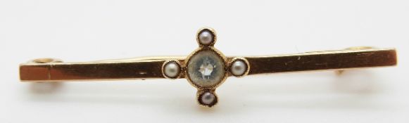 A 9ct gold brooch set with topaz and seed pearls, 2.2g, L4.