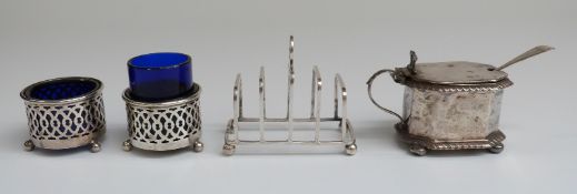 Mappin and Webb Art Deco hallmarked silver toast rack raised on ball feet, Birmingham 1925,