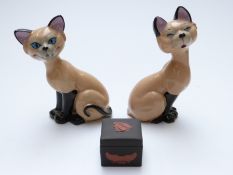 Wade pair of 'blow up' cat figures, Si and Am,