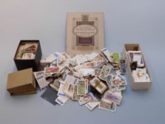 A quantity of loose cigarette and tea cards including Brooke Bond, Carreras,