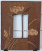 Carved wooden picture frame to suit a 6 x 4 inch, overall size 30 x 24cm.