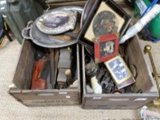 A quantity of various vintage tools, including a bench vice,