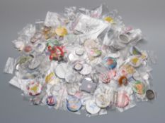 Large quantity of collectable pin badges including advertising, clubs, general interest, seasonal,