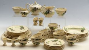 Crown Ducal dinner and teaware in the Florentine pattern,