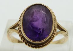 A 9ct gold ring with an amethyst, size P