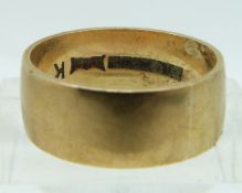 A 9ct gold wedding ring, 4g, size M