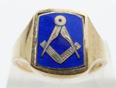 A 9ct gold signet ring set with a blue enamel Masonic swivel section, 7.5g, size T