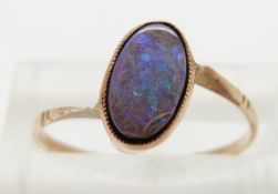 A 9ct gold ring set with an opal triplet, size L