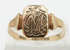 A 9ct gold signet ring, 2.3g, size T