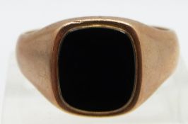 A 9ct gold ring set with onyx, marked Bravingtons, 6.6g, size W