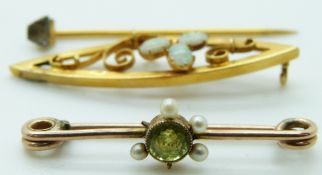 Edwardian gold brooch set with a peridot and a brooch set with opals, 3.7g