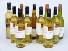 Eleven bottles of wine comprising six bottles of Isla Negra Sauvignon Blanc, 75cl, 13% vol, a bottle