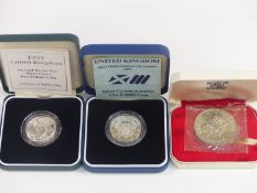 Two cased commemorative silver proof £2 coins, 1986 Commonwealth Games and 1995 Second World War,