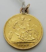 A 1908 gold half sovereign in pendant mount, 4.2g