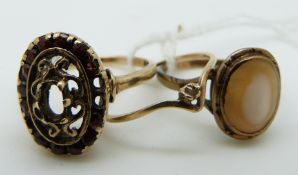 Three 9ct gold rings, 5g