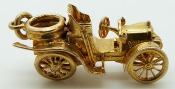 A 9ct gold motor car charm/ pendant, 12.3g, 3.1cm long