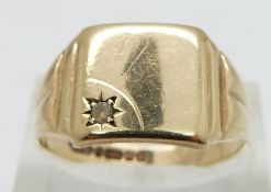 A 9ct gold signet ring, 5.2g, size U