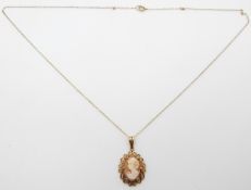 A 9ct gold cameo pendant and chain, 2.5g
