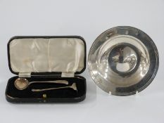 C J Vander feature hallmarked shallow bowl, diameter 15cm, weight 161g, together with a cased