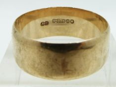 A 9ct gold wedding band / ring, 4.4g, size S