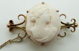 Victorian yellow metal brooch set with a cameo