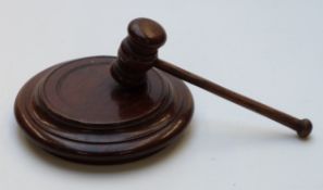 An auctioneer's mahogany gavel and block, diameter 16cm.